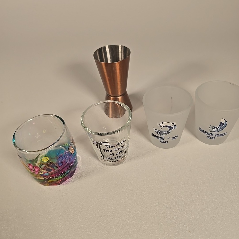 4 Assorted Shot Glasses & 1 X 1.5 Oz Jigger Bar Starters Beach Theme